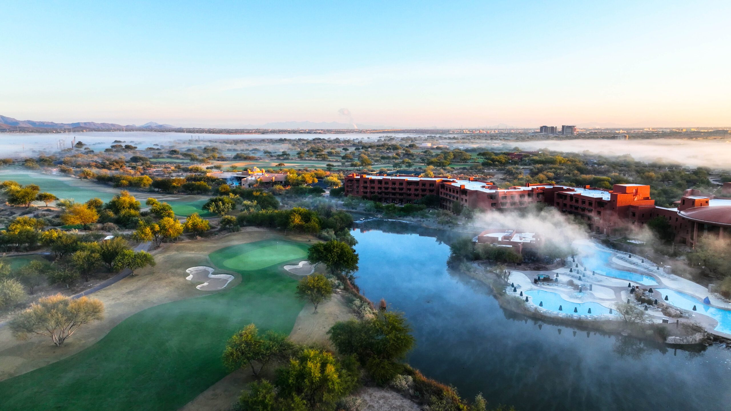 Overhead view of Whirlwind Golf Club featuring a green and adjacent water